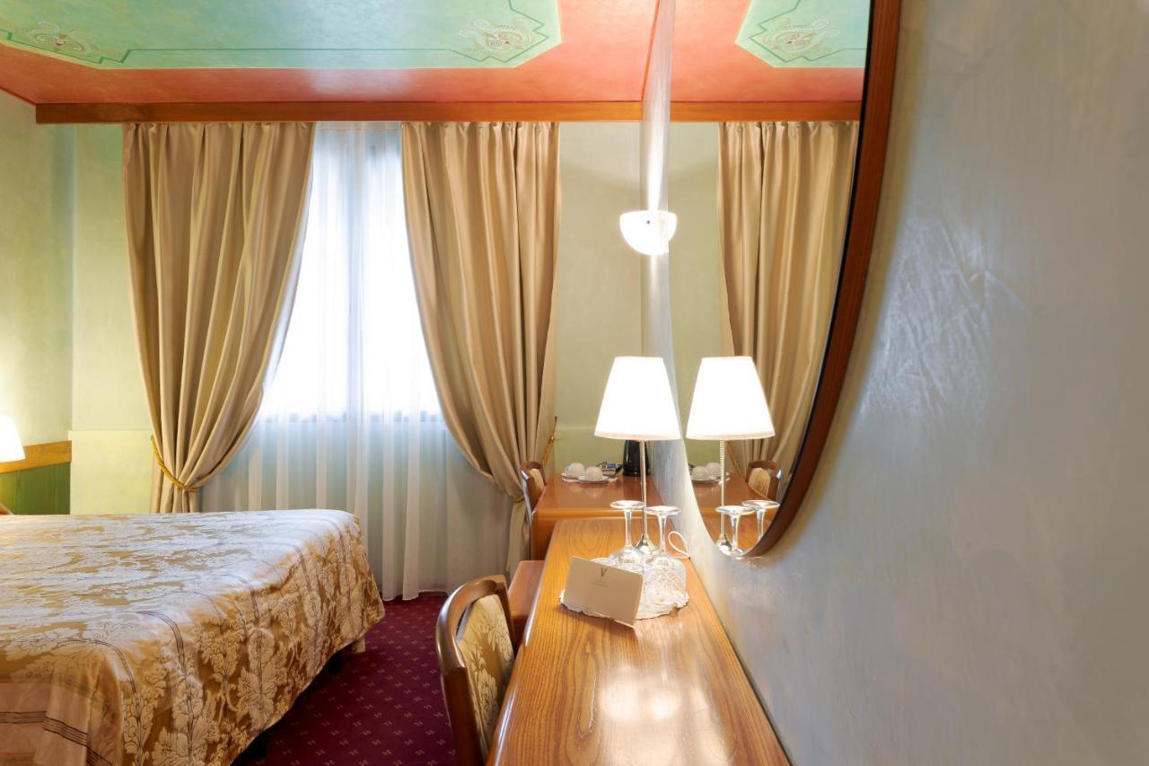 Hotel Aquila D'oro Desenzano 4*